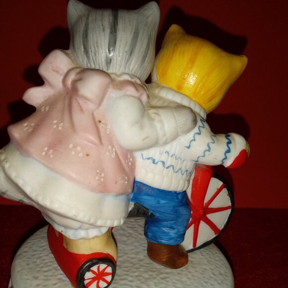 VINTAGE KITTY CUCUMBER TRICYCLE MUSIC BOX - Picture 6 of 8